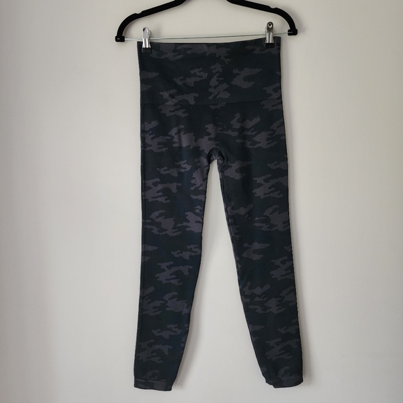 SPANX Look at Me Now High Waist Black‎ Camo Leggings Size Large - Picture 3 of 10